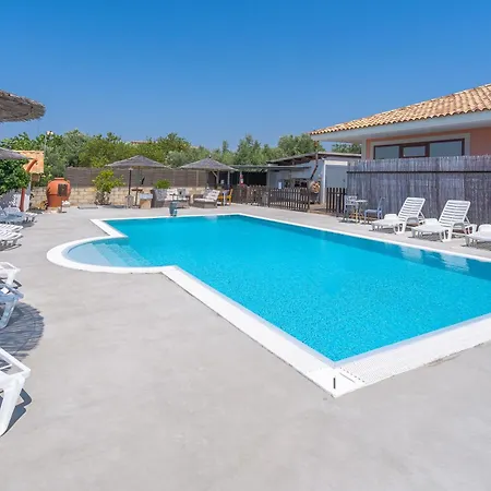 Luana Con Piscina Noto