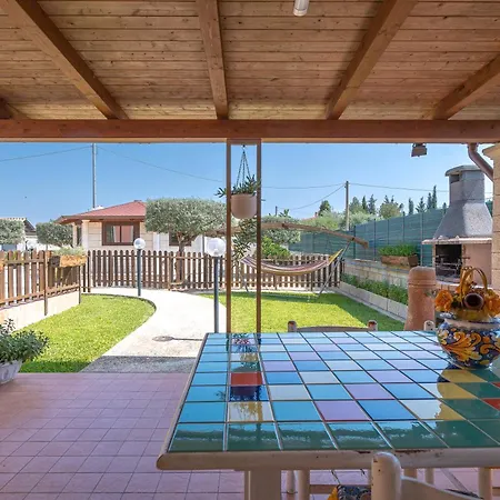 Luana Con Piscina Noto