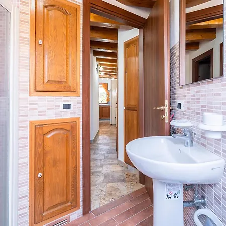 Luana Con Piscina * Noto