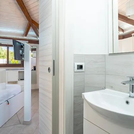 Luana Con Piscina * Noto