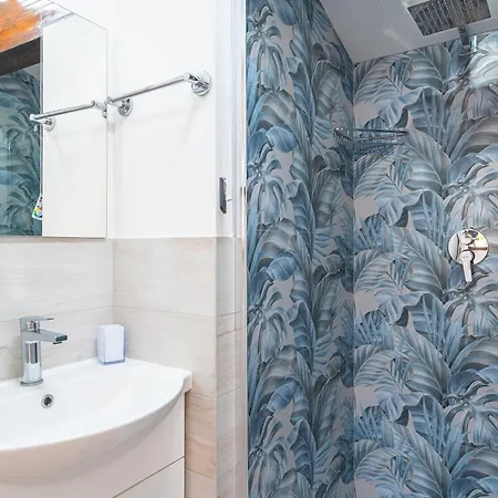 Luana Con Piscina * Noto