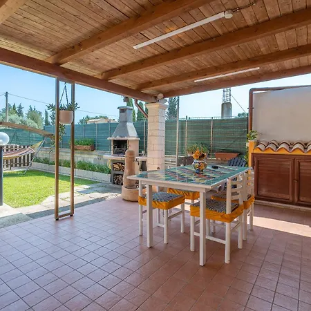 Luana Con Piscina Noto