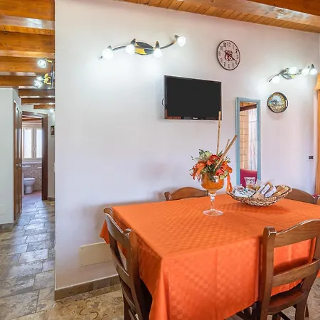 Villa Luana Con Piscina